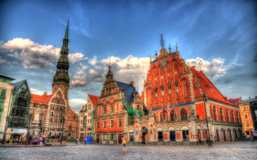 Картинка города рига+ латвия здания площадь туристы старинные