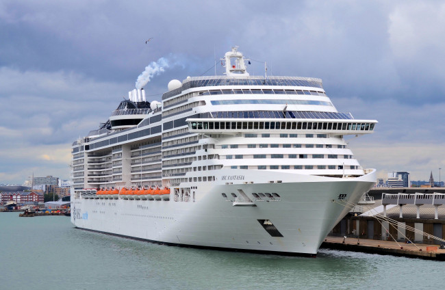 Обои картинки фото msc fantasia, корабли, лайнеры, круиз, лайнер