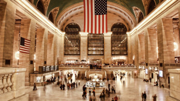 Картинка города -+здания +дома огни флаги сша вокзал люди