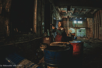 Картинка девушки -+креатив +косплей девушка оружие бочки помещение