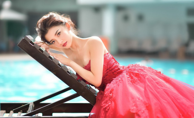 Обои картинки фото девушки, - брюнетки,  шатенки, нарядное, платье, поза