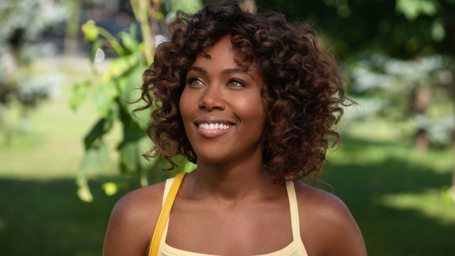 Обои картинки фото fatherhood ,  2021 , кино фильмы, fatherhood, отцовство, dewanda, wise, lizzie, aka, swan, драма, комедия