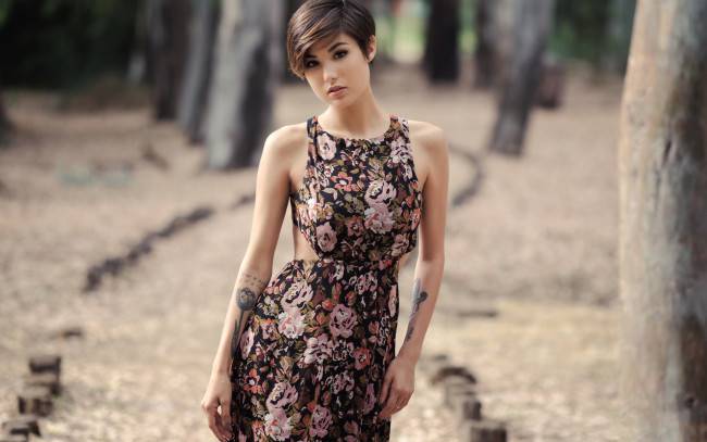 Обои картинки фото giorgia soleri, девушки, giorgia, soleri, татуировка, тату, девушка, модель, брюнетка, красотка, поза, флирт, стройная, сексуальная, фигура, antonio girlando