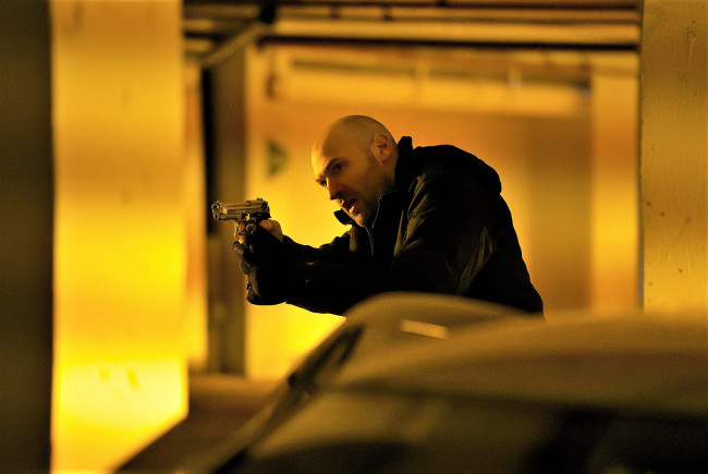 Обои картинки фото кино фильмы, the strain, мужчина, пистолет