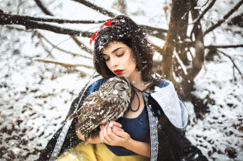 Картинка девушки -+креатив +косплей образ косплей наряд костюм сова плащ снег зима белоснежка