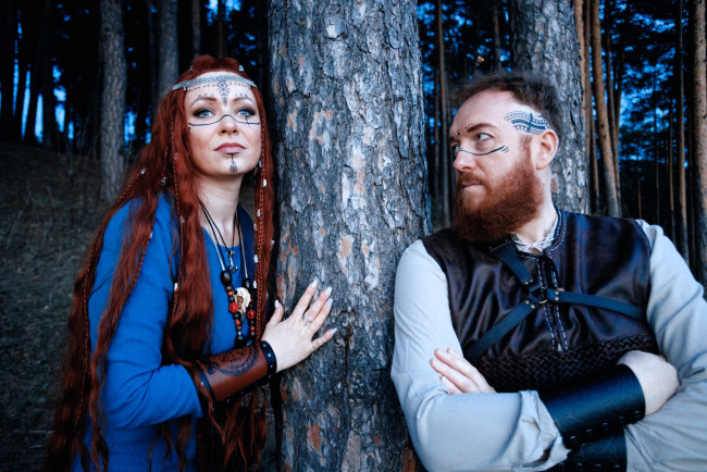 Обои картинки фото iюлия огородникова, разное, мужчина женщина, образы, косплей, наряды, костюмы, викинги, женщина, мужчина, деревья