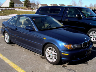 Картинка автомобили выставки уличные фото