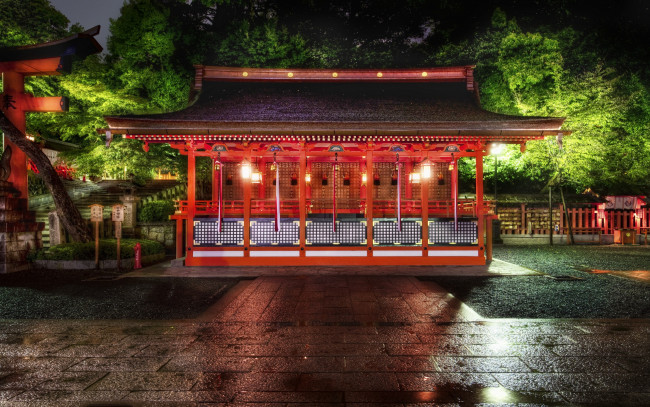 Обои картинки фото красный, храм, лунном, лесу, города, буддистские, другие, храмы