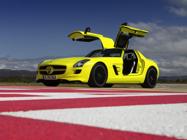Обои картинки фото автомобили, mercedes, benz, sls, amg, gullwing, doors