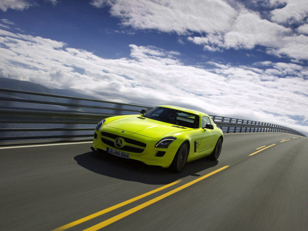 Обои картинки фото автомобили, mercedes, benz, sls, amg, gullwing, doors