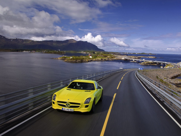 Обои картинки фото автомобили, mercedes, benz, sls, amg, gullwing, doors