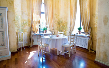 Картинка интерьер столовая стулья стол