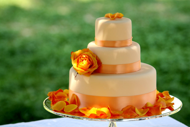 Обои картинки фото еда, пирожные, кексы, печенье, розы, ярусы, торт