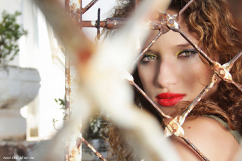 Картинка Isabela+Marquesini девушки лицо решётка