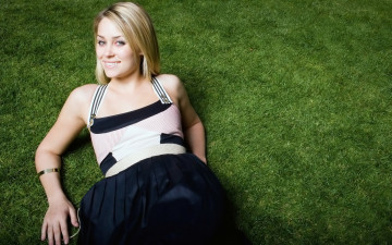 Картинка Lauren+Conrad девушки   газон трава платье браслет