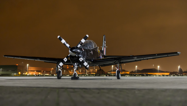 Обои картинки фото авиация, лёгкие и одномоторные самолёты, аэродром, стоянка, самолет