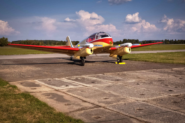 Обои картинки фото aero 145, авиация, пассажирские самолёты, аэродром, стоянка, самолет