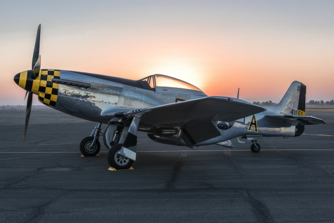 Обои картинки фото авиация, лёгкие и одномоторные самолёты, аэродром, стоянка, истребитель