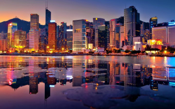 Картинка города гонконг+ китай вечер огни здание дома город вода тражение закат