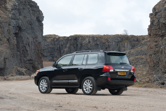 Обои картинки фото автомобили, toyota, land, cruiser, v8, uk-spec, vdj200, темный