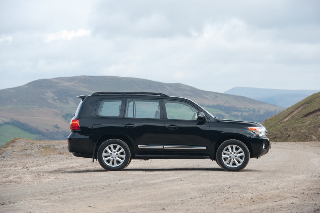 Обои картинки фото автомобили, toyota, land, cruiser, v8, uk-spec, vdj200, темный