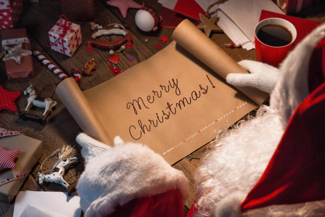 Обои картинки фото календари, праздники,  салюты, текст, игрушка, лошадь, буква, кружка