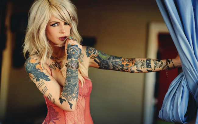 Обои картинки фото девушки, - блондинки,  светловолосые, тату