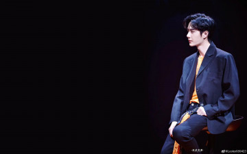 Картинка мужчины wang+yi+bo актер певец стул костюм