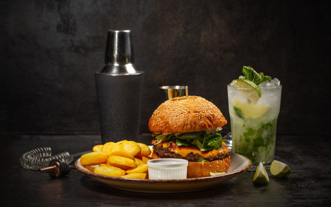 Обои картинки фото еда, бутерброды,  гамбургеры,  канапе, гамбургер, картофель, фри, лайм, напиток