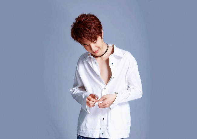 Обои картинки фото мужчины, wang yi bo, рыжий, рубашка