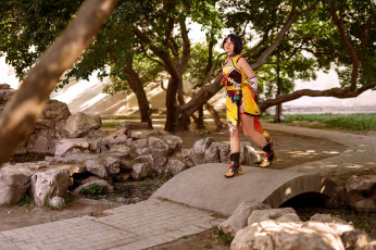 Картинка девушки ангелина+ситало+ alcololi костюм образ дорожка сад