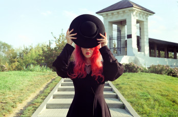 Картинка девушки лада+люмос костюм образ шляпа лестница постройка