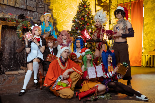 Обои картинки фото разное, люди, образы, косплей, наряды, новый, год, ёлка, камин, подарки