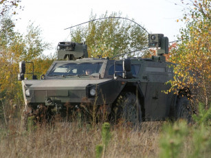 Картинка техника военная бронеавтомобиль колесная бронетехника