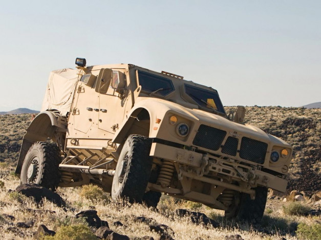 Обои картинки фото техника, военная, бронеавтомобиль, колесная, бронетехника