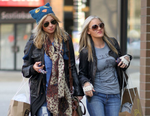 Картинка aly and aj музыка