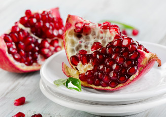 Картинка еда гранат зёрна тарелки