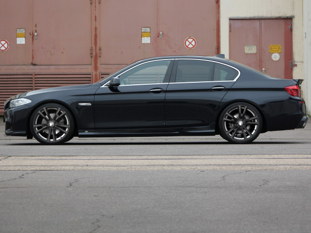 Обои картинки фото автомобили, bmw, темный, 2010г, f10, series, 5, sport, kelleners