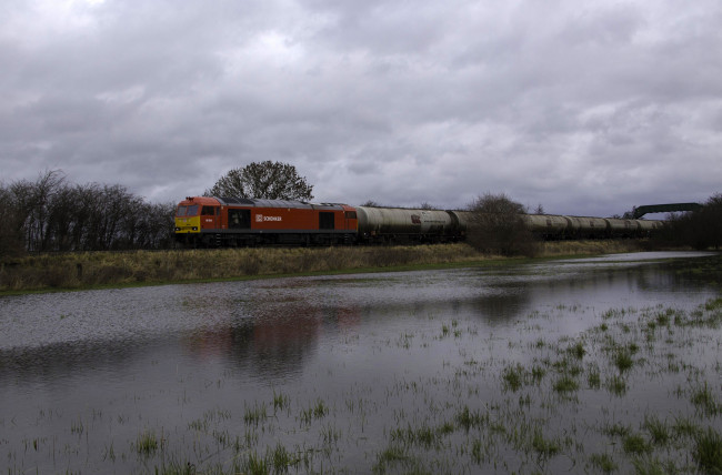 Обои картинки фото техника, поезда, рельсы, локомотив