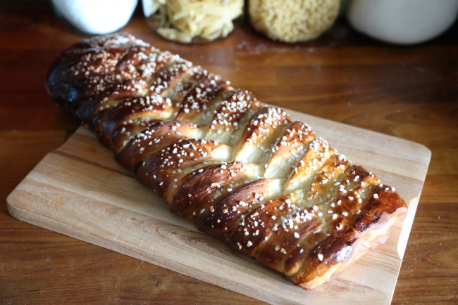 Обои картинки фото еда, хлеб,  выпечка, коса