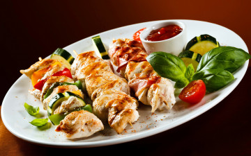 Картинка еда шашлык +барбекю базилик соус мясо цуккини перец помидоры