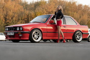 Картинка автомобили -авто+с+девушками bmw