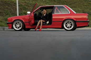 Картинка автомобили -авто+с+девушками bmw