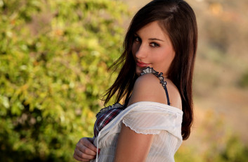 Картинка девушки ally+ryan улыбка белье элли райан блузка