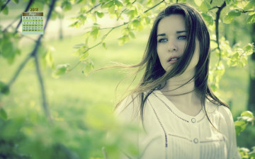 Картинка календари девушки 2018 взгляд растения