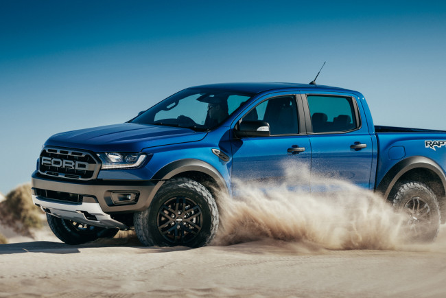 Обои картинки фото ford ranger raptor , 2019, автомобили, ford, ranger, raptor, занос, песок, форд, синий, пикап, раптор