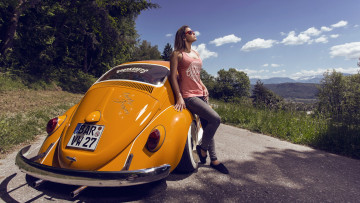 Картинка автомобили -авто+с+девушками жук