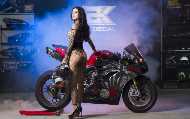 Обои картинки фото мотоциклы, мото с девушкой, девушка, мото