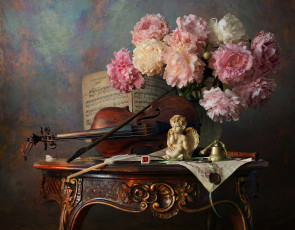 Картинка музыка -музыкальные+инструменты скрипка ноты пионы букет статуэтка
