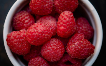 Картинка еда малина спелая ягоды макро